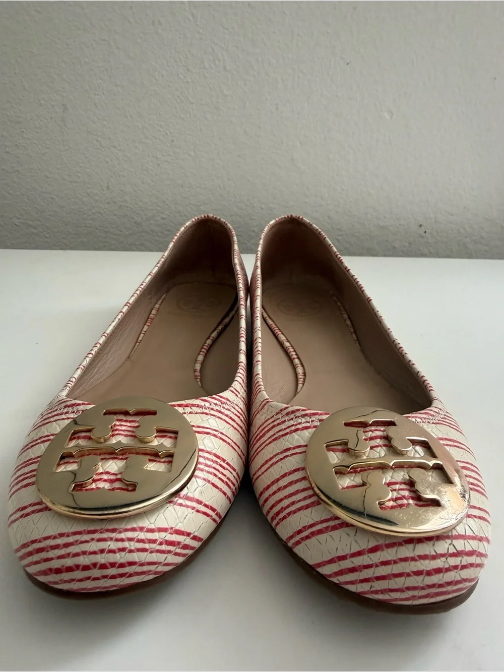Tory Burch Reva size 7.5 Cream & Pink Striped Logo Ballet Flats